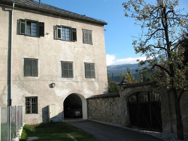 Aicham Manor