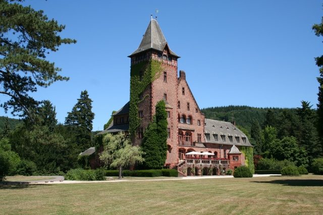 Saareck Castle