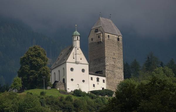 Freundsberg Castle