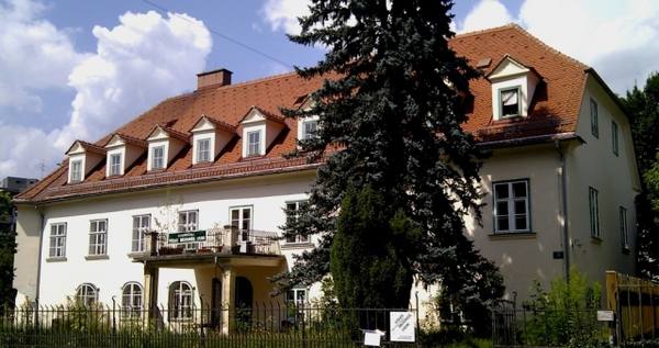 Bonaparte Manor