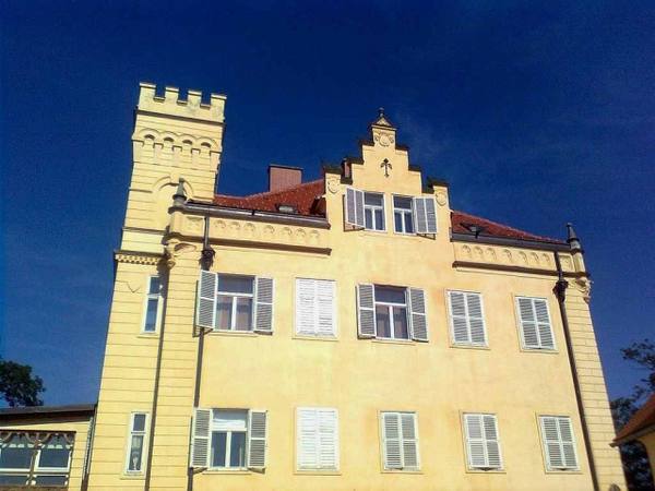 Lustbühel Castle