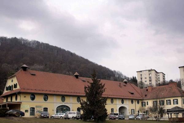 Krottenhof Manor