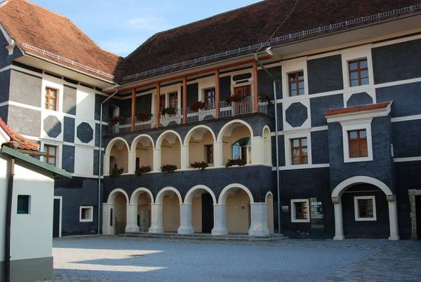 Pfeilburg Castle