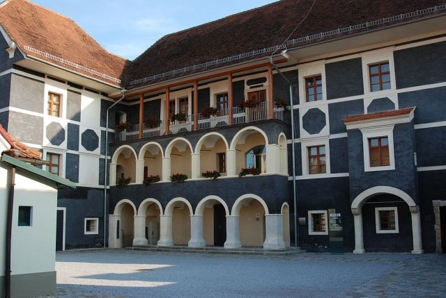 Pfeilburg Castle