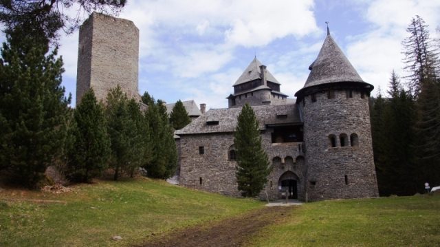 Finstergrün Castle