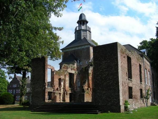 Schlossruine Hertefeld