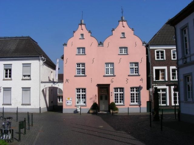 Püllen Manor