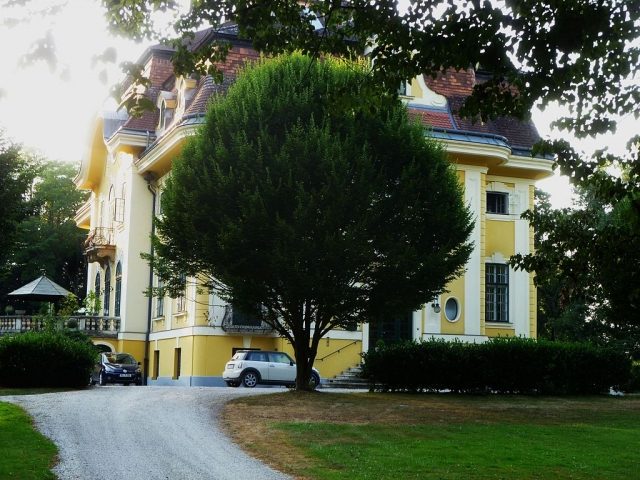 Auhof Castle