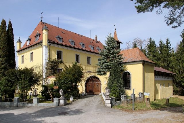 Au Castle