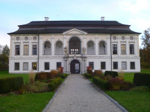 Hohenbrunn Castle