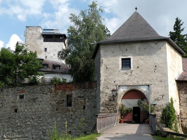Kreuzen Castle