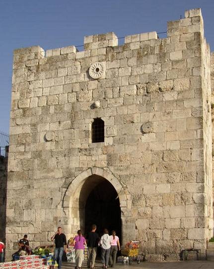 Herod's Gate (‏باب الساهرة‎ bāb-as-sahairad, שער הפרחים, Sha'ar Hordos)