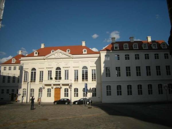 Kurländer Palais