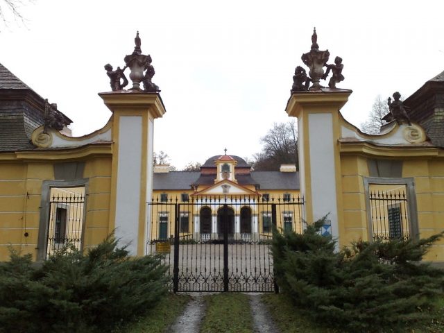 Neu-Wartenburg Castle