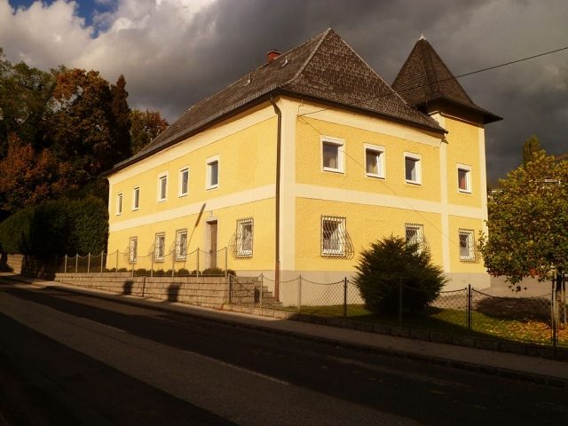 Moos Manor