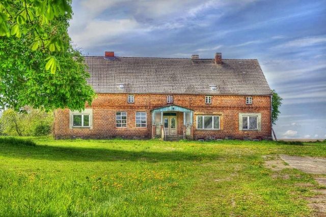 Damm Manor