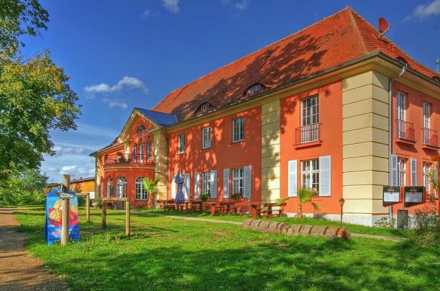 Federow Manor