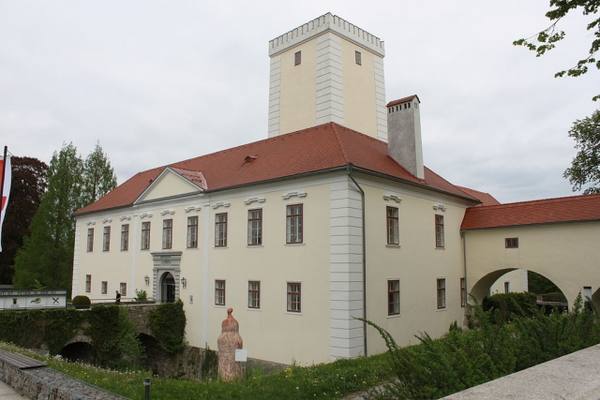 St. Peter in der Au Castle