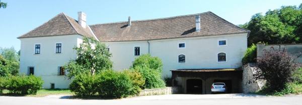 Zellerndorf Castle