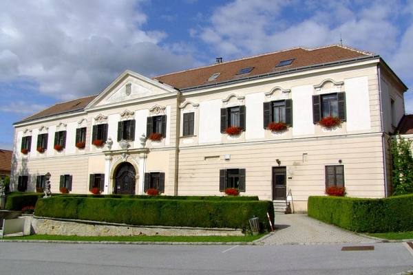 Großrußbach Castle
