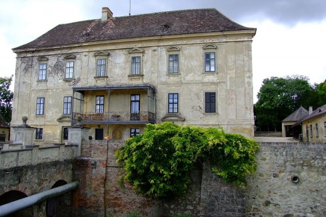 Karnabrunn Castle