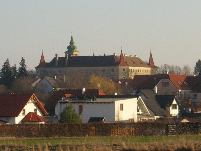 Droß Castle