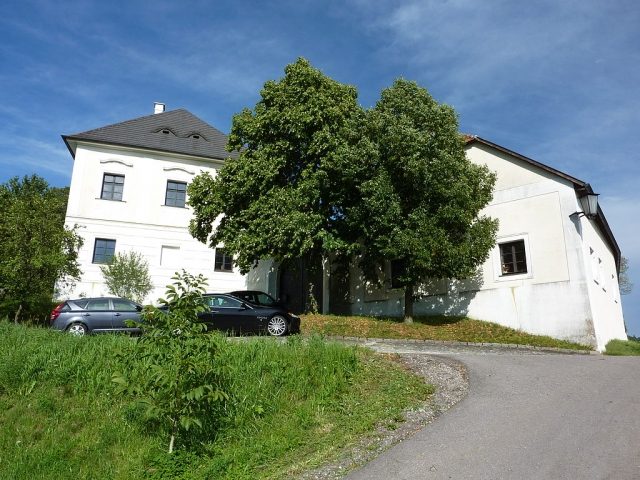 Loitzenhof Manor