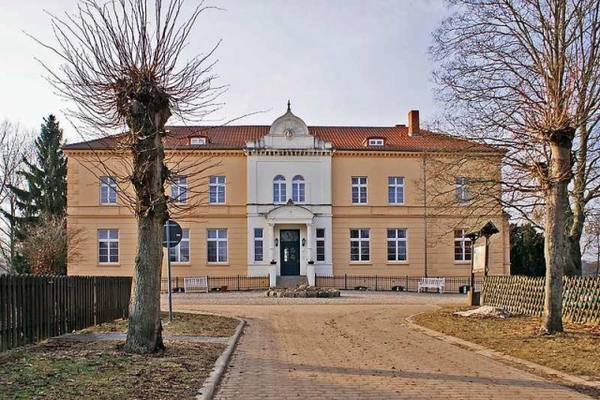 Daschow Manor