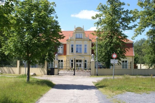 Dolgen Manor