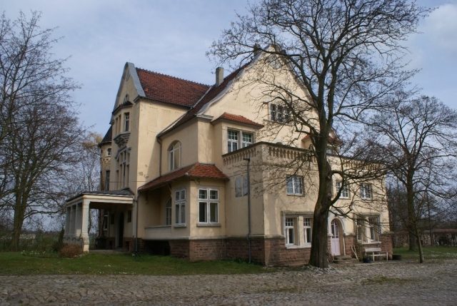 Dreileben Manor