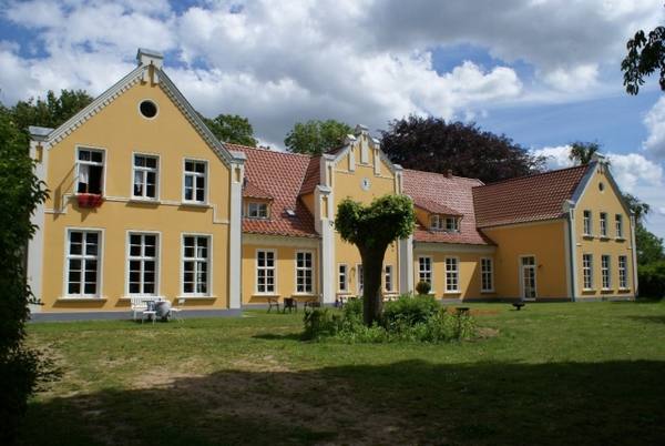 Ehmkendorf Manor