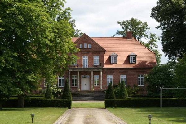 Groß Viegeln Manor