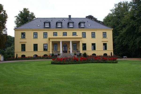 Harkensee Manor
