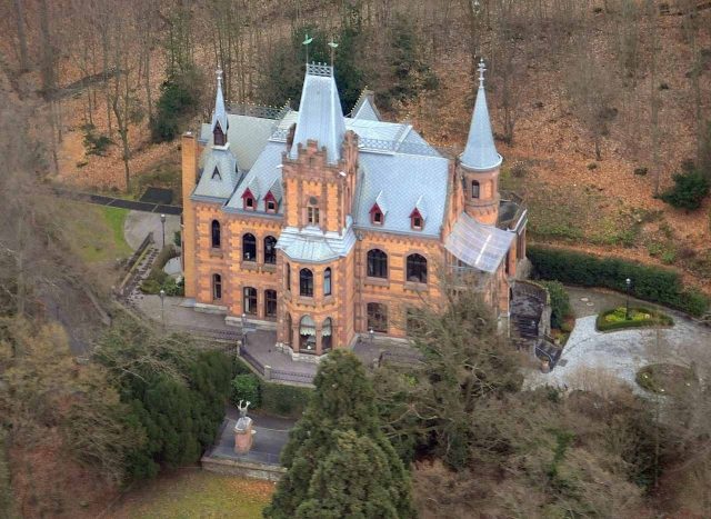 Hirschburg Manor