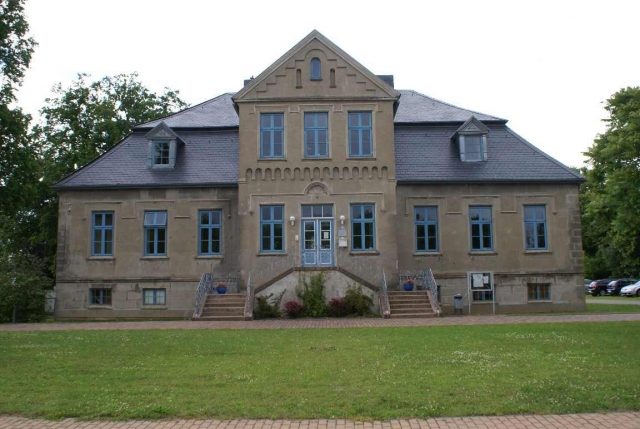 Holdorf Manor