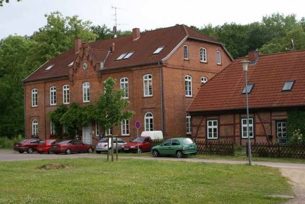 Holdorf Manor
