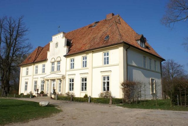 Klein Nienhagen Manor