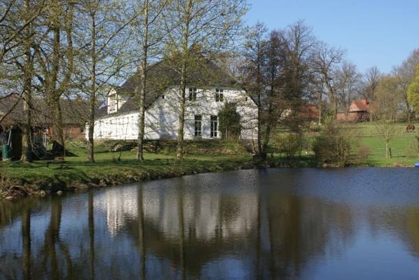 Madsow Manor
