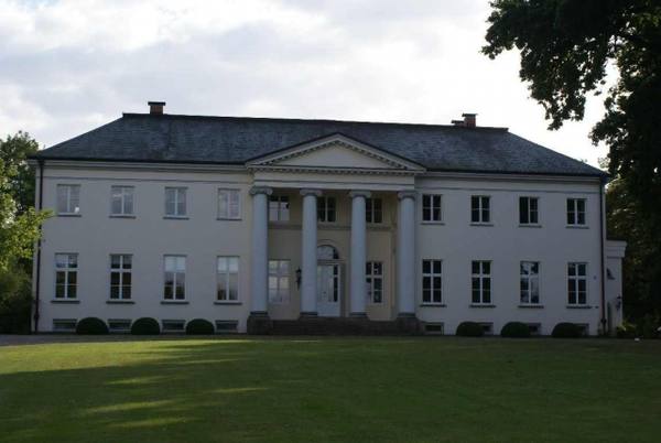 Schönfeld Manor
