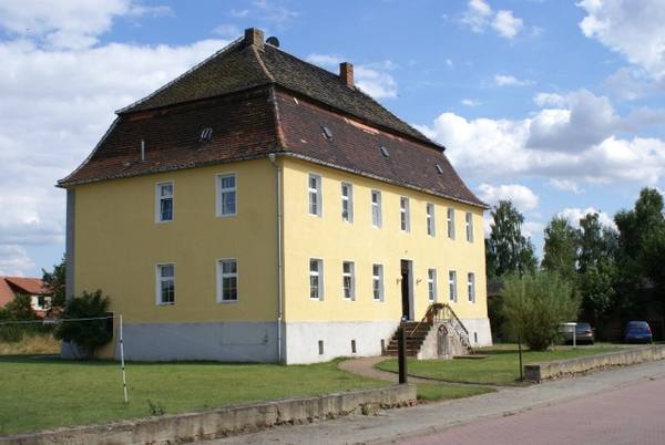 Schrenz Manor