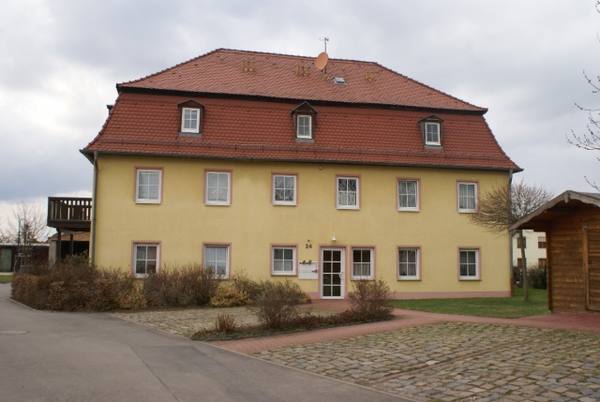 Zöschen Manor