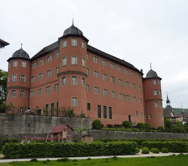 Bartenau Castle