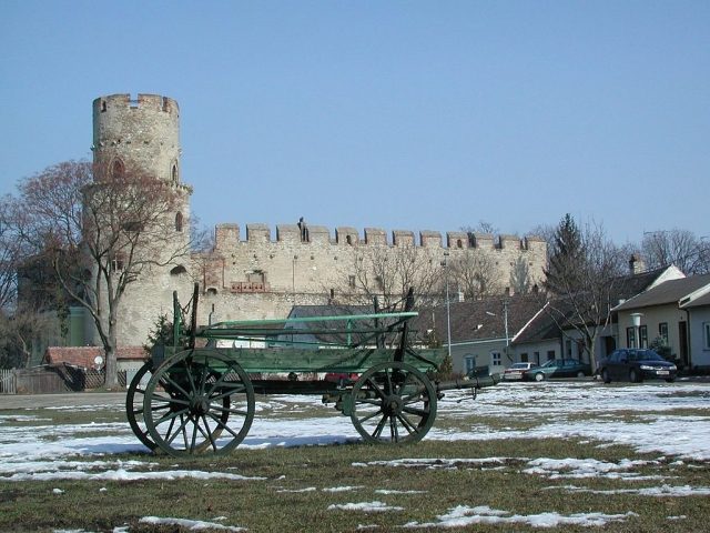 Laa Castle