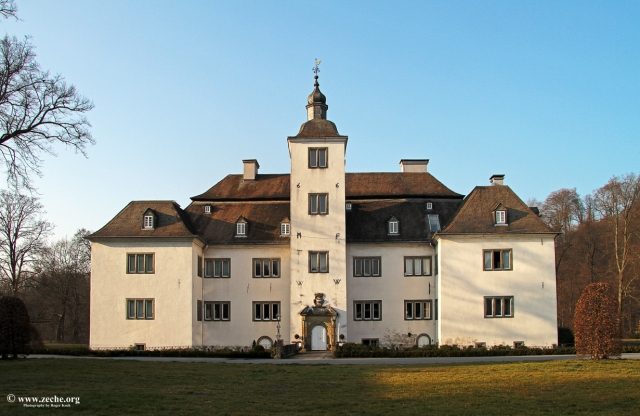 Laer Castle