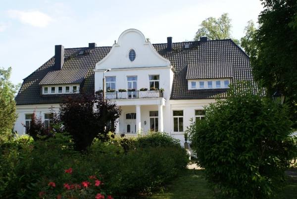 Gubkow Manor