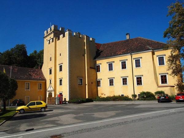 Groß-Siegharts Castle