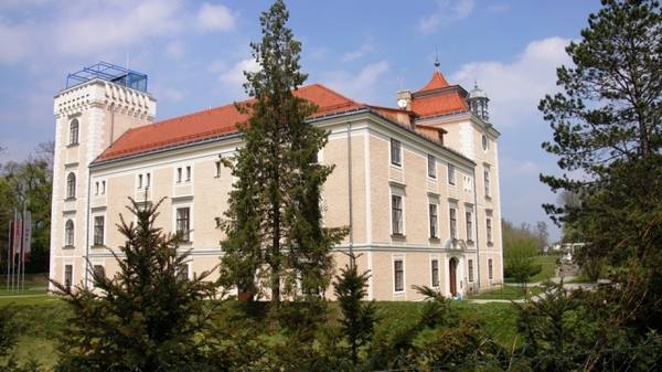 Leopoldsdorf Castle