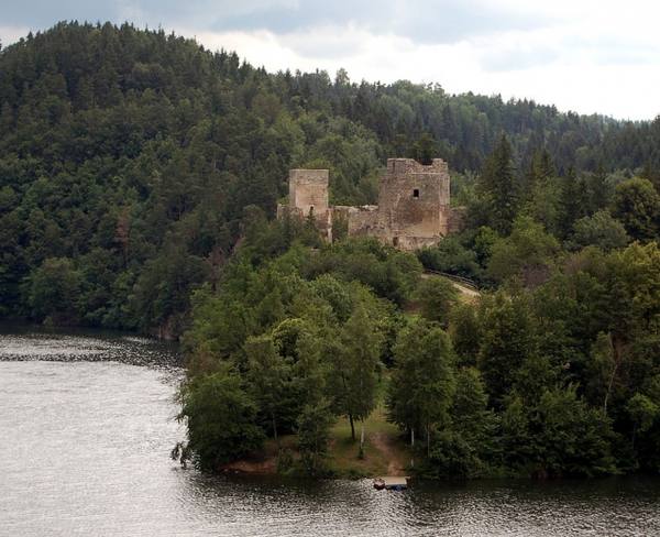 Dobra Castle