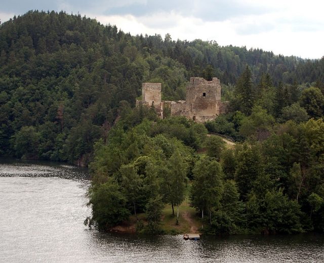 Dobra Castle
