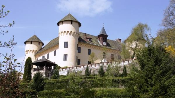 Tentschach Castle